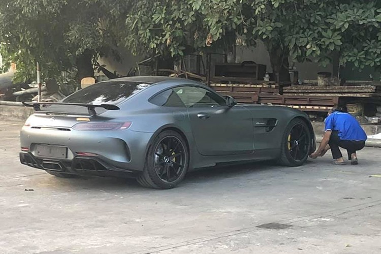 Ngam da mat sieu xe Mercedes-AMG GT R hon 21 ty o Sai Gon-Hinh-9