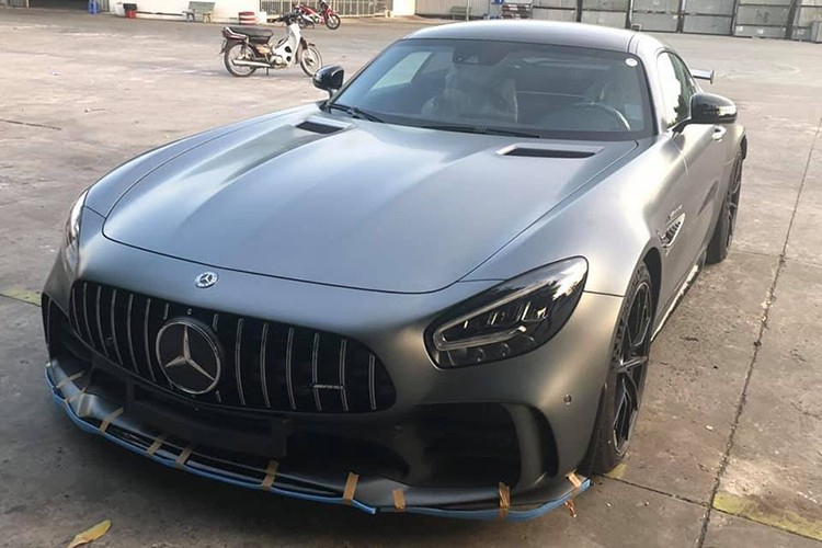 Ngam da mat sieu xe Mercedes-AMG GT R hon 21 ty o Sai Gon