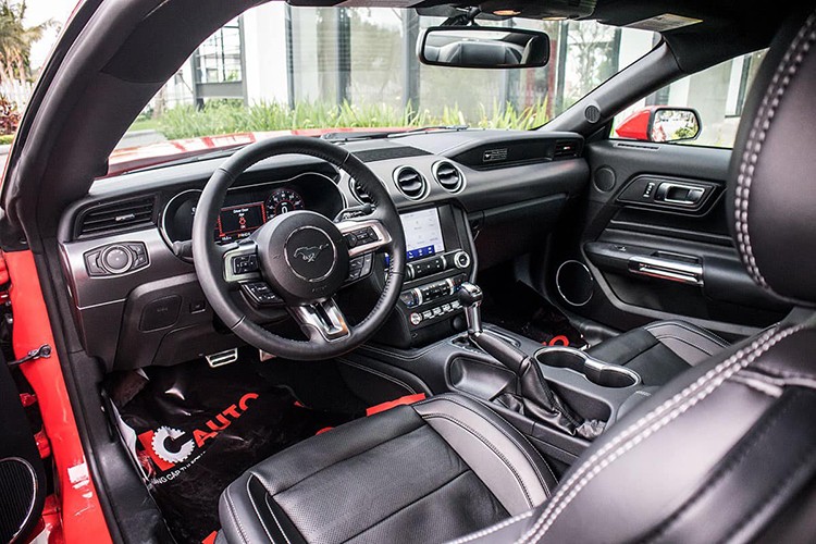 Cận cảnh Ford Mustang 2020 đặc biệt giá hơn 2,3 tỷ - Hình 6 Can canh Ford Mustang 2020 dac biet gia hon 2,3 ty-Hinh-6