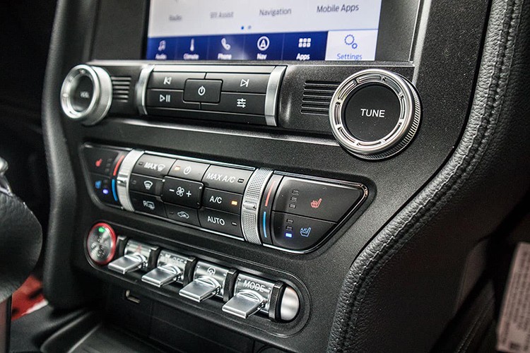 Cận cảnh Ford Mustang 2020 đặc biệt giá hơn 2,3 tỷ - Hình 7 Can canh Ford Mustang 2020 dac biet gia hon 2,3 ty-Hinh-7