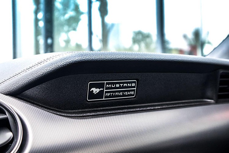 Cận cảnh Ford Mustang 2020 đặc biệt giá hơn 2,3 tỷ - Hình 8 Can canh Ford Mustang 2020 dac biet gia hon 2,3 ty-Hinh-8