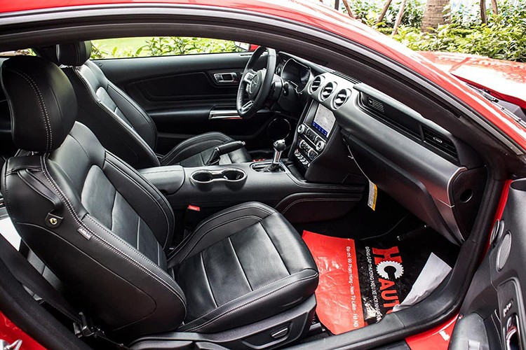 Cận cảnh Ford Mustang 2020 đặc biệt giá hơn 2,3 tỷ - Hình 9 Can canh Ford Mustang 2020 dac biet gia hon 2,3 ty-Hinh-9