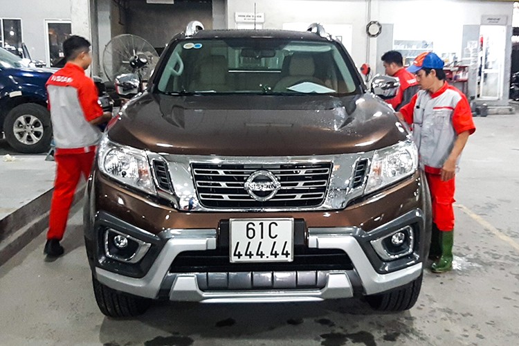 Nissan Navara bien ngu quy 4 ho gia 1,5 ty o Binh Duong