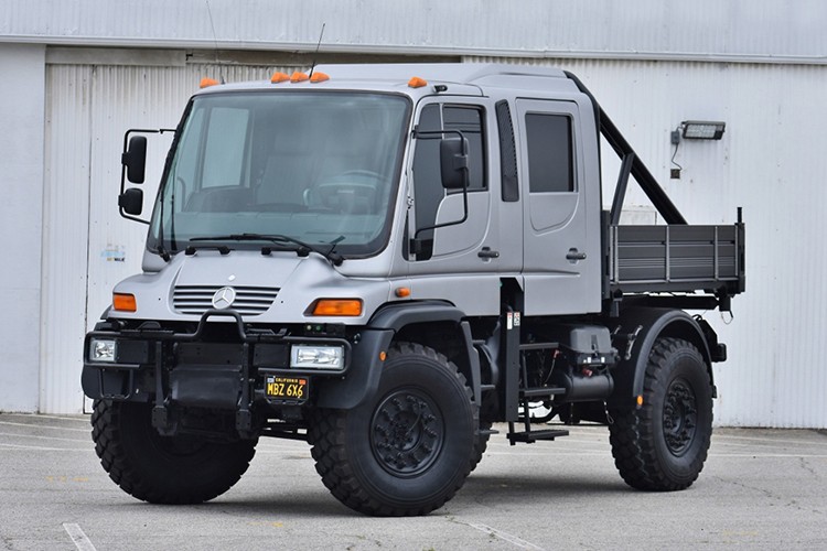 Rao ban Mercedes Unimog U500 2004 cuc hiem gia 8,6 ty dong