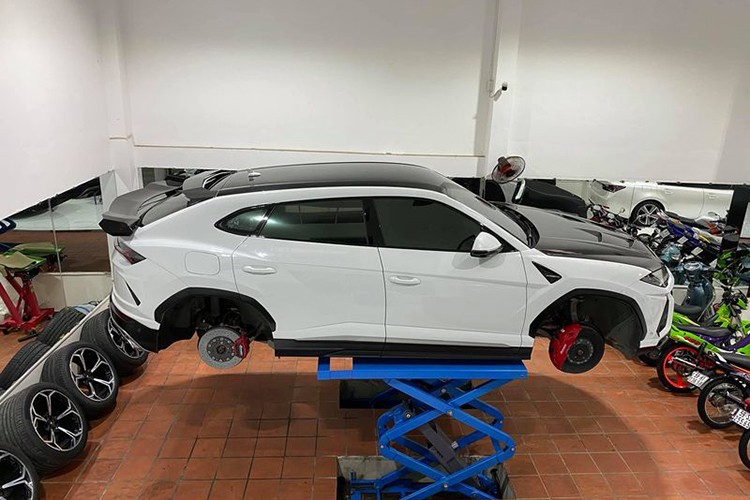 Dai gia Minh nhua quyet dinh ban sieu SUV Lamborghini Urus gia hon 20 ty