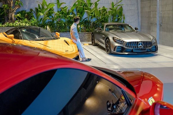 Chong cua Dam Thu Trang khoe Mercedes-AMG GT R bien doc co gia hon  11 ty-Hinh-2