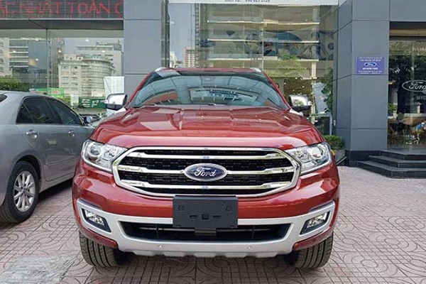 Ford Everest xa hang, giam gia den 200 trieu