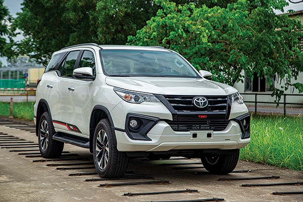 Toyota Fortuner giam gia kich san