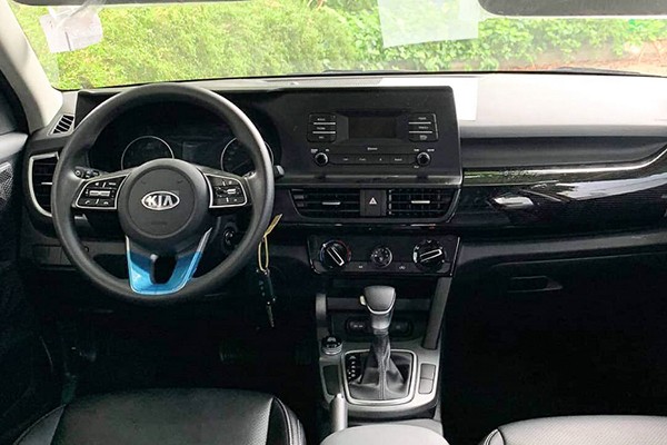 Kia Seltos Deluxe 1.4 them man hinh, gia tang 10 trieu-Hinh-2