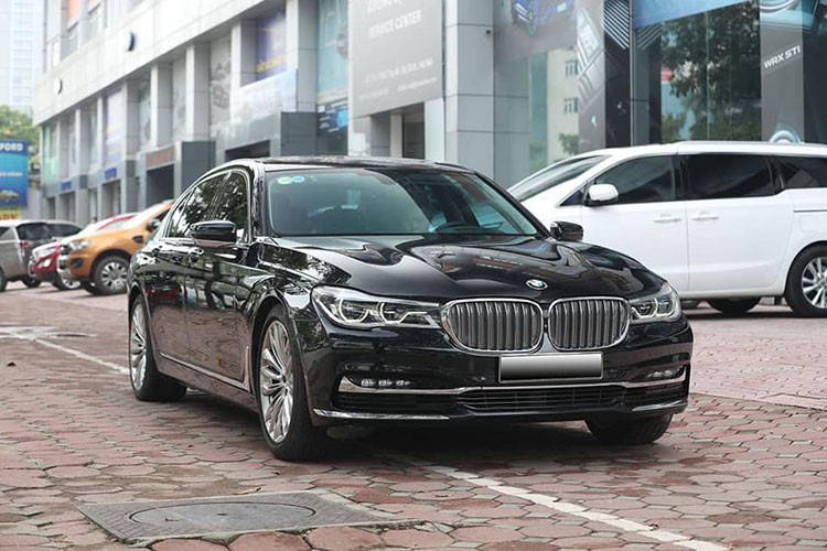 Chay 4 nam, BMW 730Li tai Viet Nam giam toi 2 ty dong