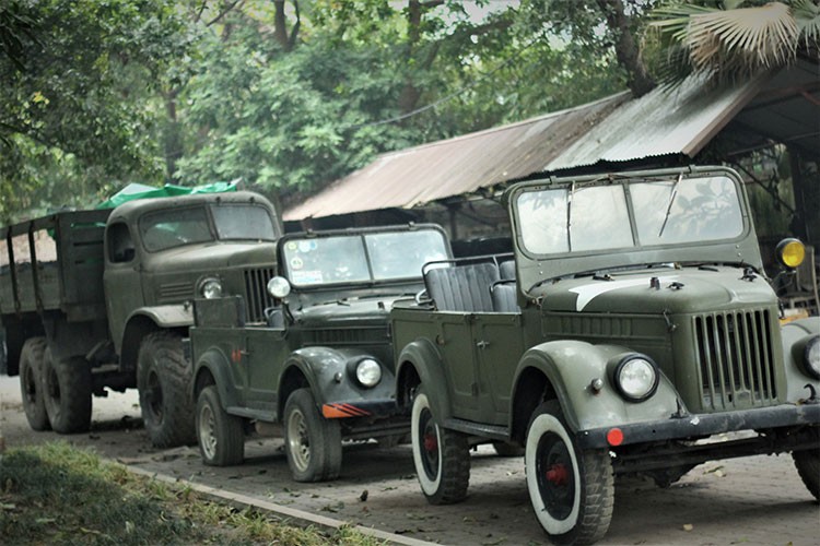 Mot nguoi tang xe GAZ 69 toi gia dinh Dai tuong Vo Nguyen Giap-Hinh-3