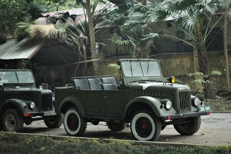 Mot nguoi tang xe GAZ 69 toi gia dinh Dai tuong Vo Nguyen Giap-Hinh-5