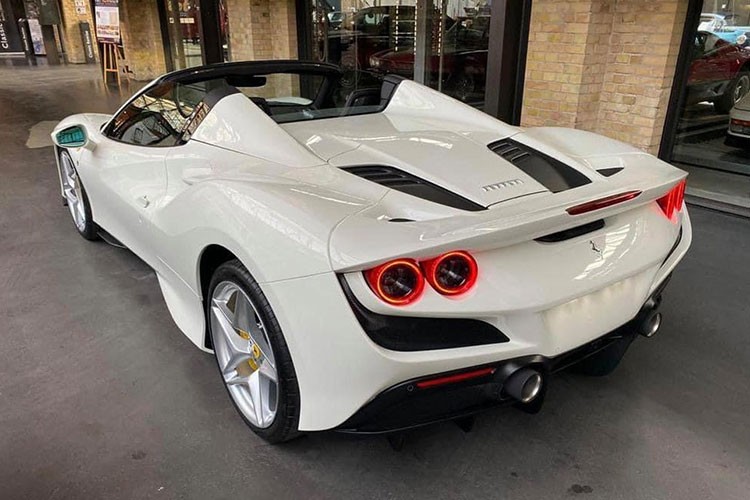 Sieu xe Ferrari F8 Spider ve Viet Nam gia khong duoi 23 ty dong-Hinh-3