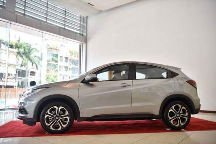 Dai ly giam gia Honda HR-V toi 140 trieu dong-Hinh-2