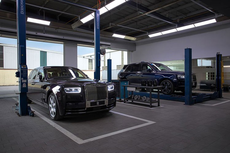 Dai gia so huu Rolls-Royce tai Viet Nam moi lan bao duong xe ton bao nhieu tien?