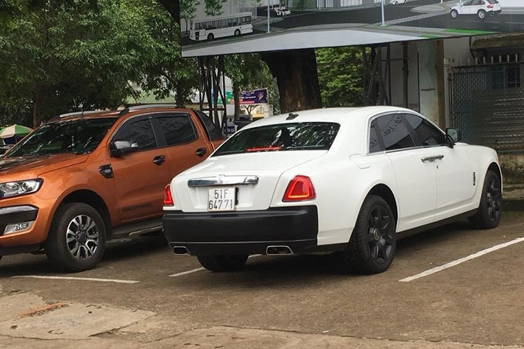 Dai gia Dang Le Nguyen Vu 'bo quen' Rolls-Royce tien ty o Ha Noi-Hinh-5