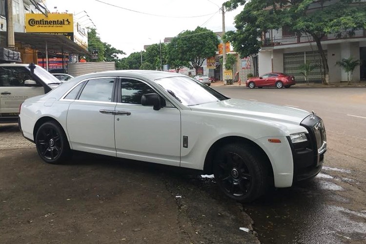 Dai gia Dang Le Nguyen Vu 'bo quen' Rolls-Royce tien ty o Ha Noi-Hinh-6