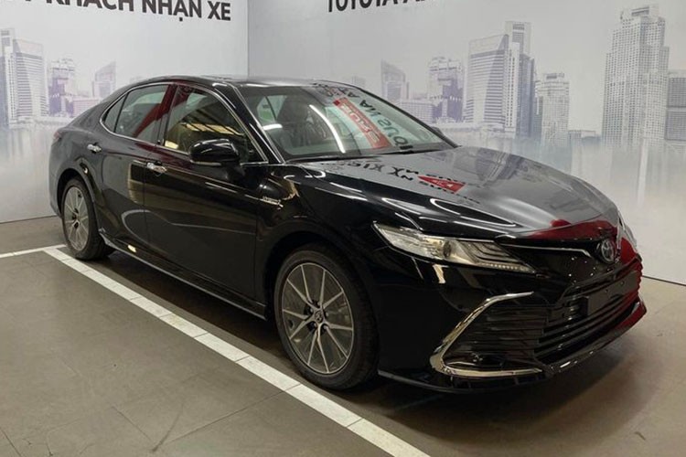 Toyota Camry tai Viet Nam ban kem “lac” kenh gia toi 130 trieu dong