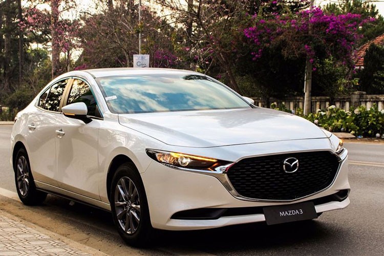 Mazda 3 bi trom lay mat 4 banh tai Dak Lak-Hinh-2