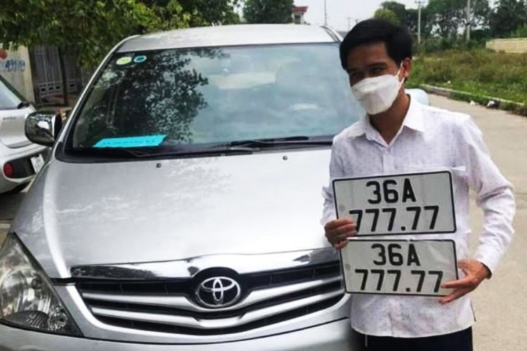 Chu xe Toyota Innova cu trung bien ngu quy 7-Hinh-2