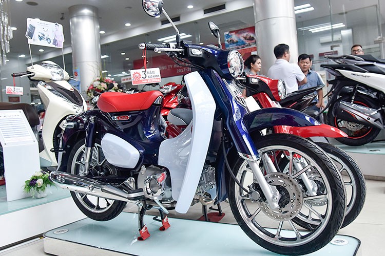 Gia xe Honda Super Cub len toi 200 trieu tai Viet Nam