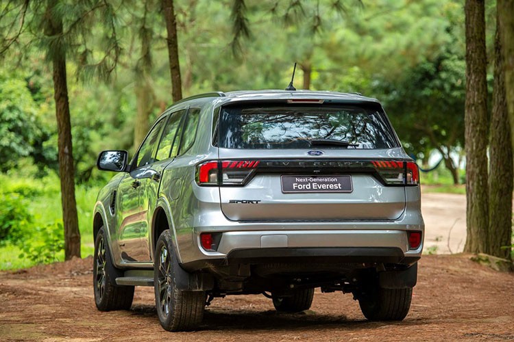 Ngam Ford Everest 2022 moi tai Viet Nam gia tu 1,099 ty dong-Hinh-3