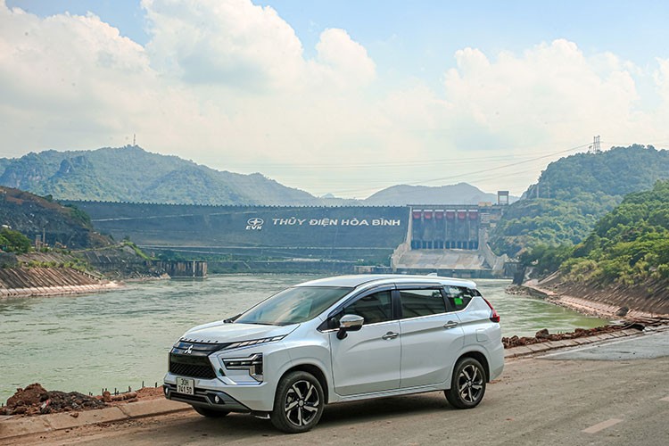 Mitsubishi Xpander 2022 7 cho vuot ngoai mong doi