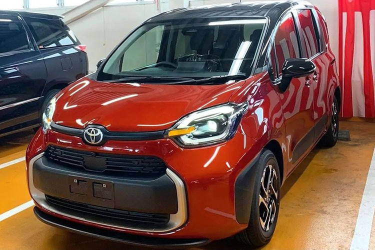 Chi tiet Toyota Sienta 2023 gia re beo tu 333 trieu dong