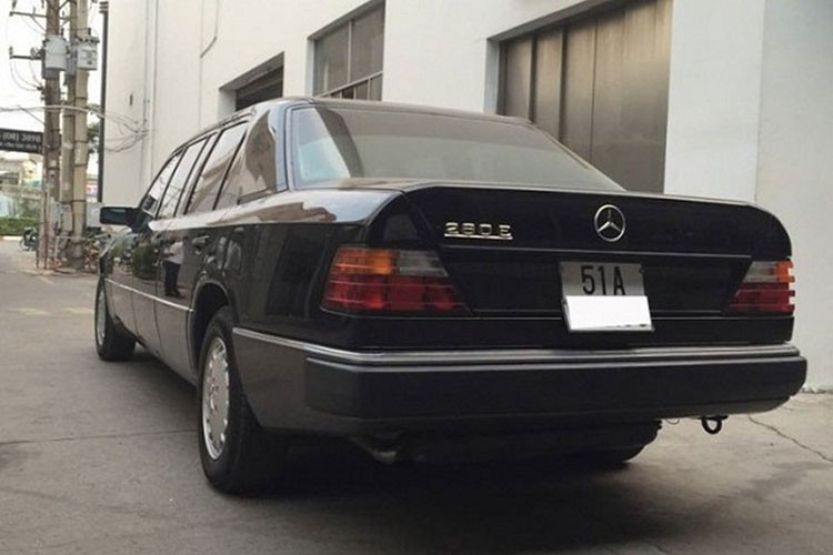 Dai gia Dang Le Nguyen Vu tau Mercedes-Benz 280E doc nhat Viet Nam-Hinh-3