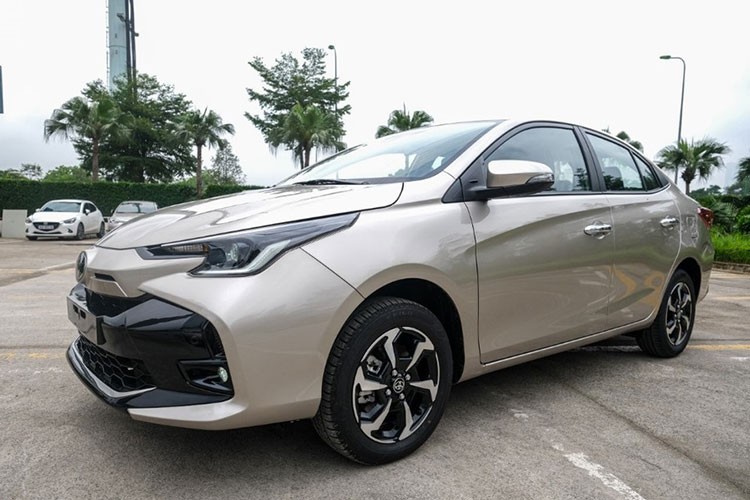 Can canh Toyota Vios 2023 re hon ban cu 18 trieu