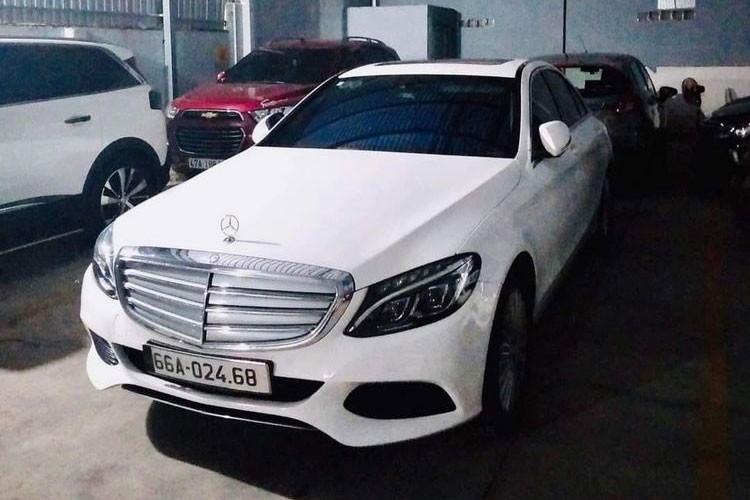 Tin moi nhat vu Mercedes-Benz C250 Exclusive truot dang kiem