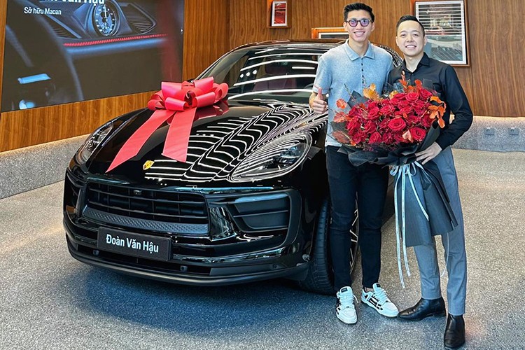 Xem xe Porsche Macan 2023 gan 5 ty dong cua Doan Van Hau