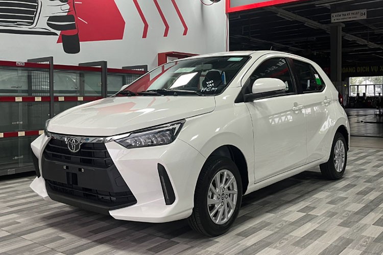 Toyota Wigo 2023 vua ra mat da giam toi 20 trieu dong, 