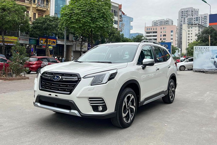 Subaru Forester tiep tuc giam gia cao nhat toi 250 trieu dong