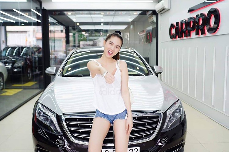 Ngoc Trinh tung tao dang gay soc tren Mercedes-Maybach S-Class-Hinh-8