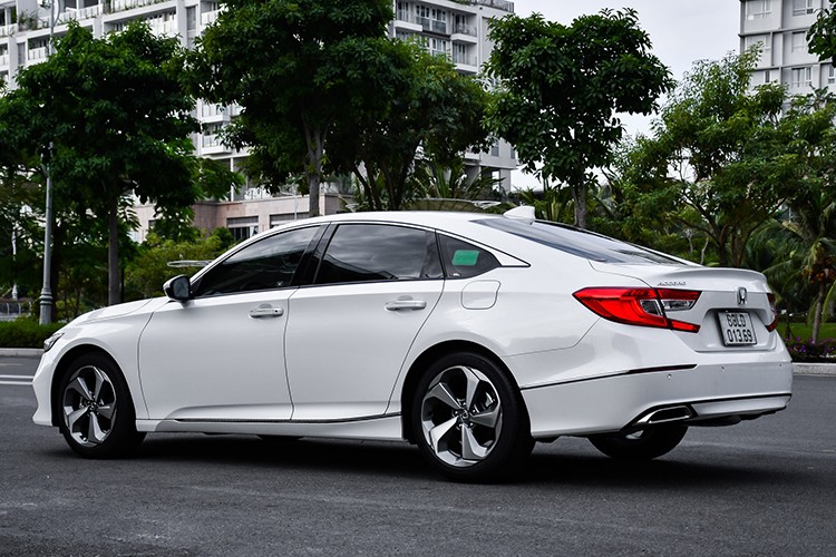 Xe Honda Accord duoc giam gia ky luc 220 trieu dong-Hinh-2