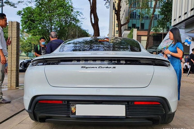 Porsche tai Viet Nam trieu hoi nhieu xe vi loi pin-Hinh-2