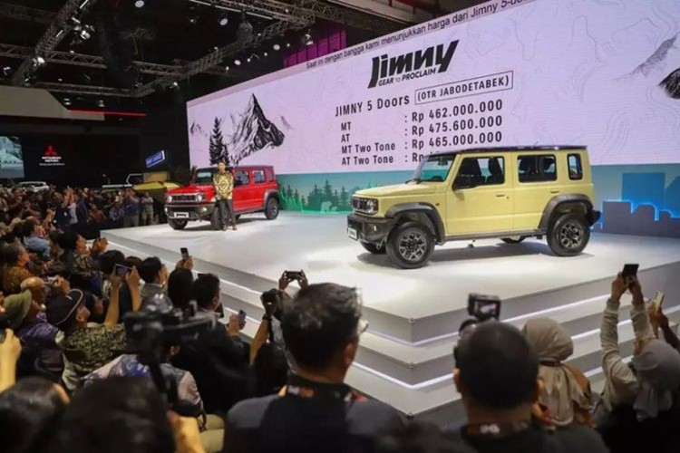 Ly do Suzuki Jimny 5 cua 'chay hang'?