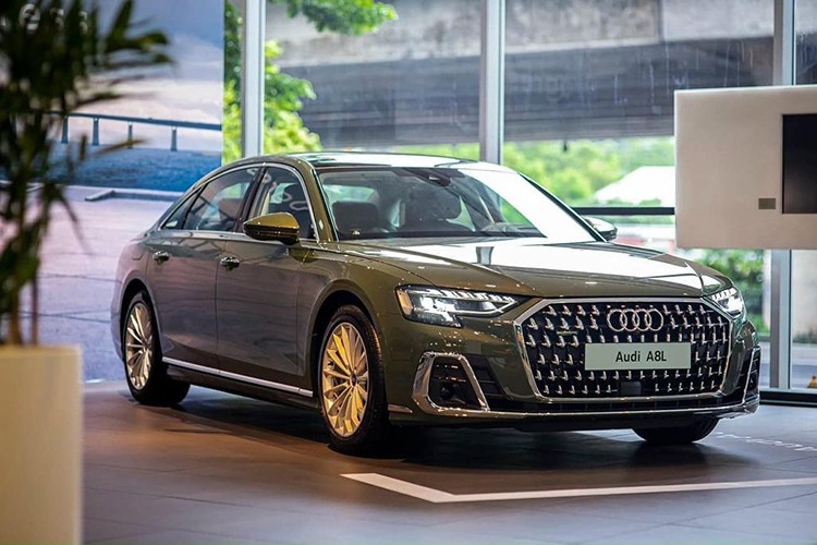 Mau sedan hang sang Audi A8L duoc giam gia manh