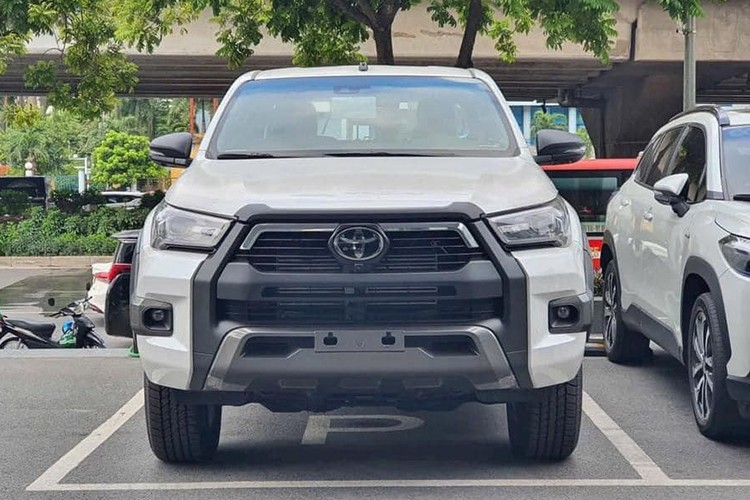 Toyota Hilux ban duoc 0 chiec dung dau top xe e