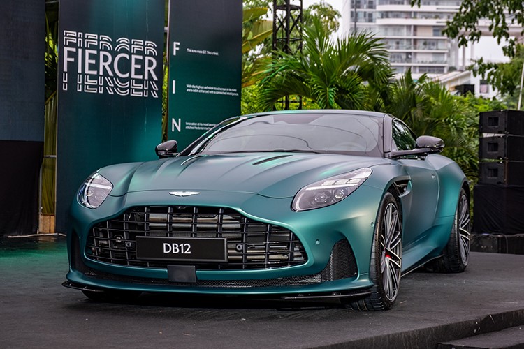 Xem sieu xe Aston Martin DB12 gan 20 ty dong