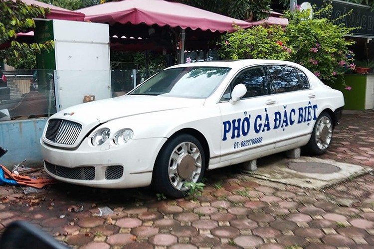 Bentley Continental Flying Spur dung lam trung bay cho viec ban pho cua dai gia-Hinh-3