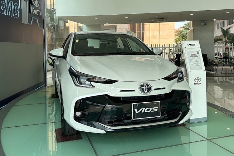 Nguoi mua xe Toyota o Viet Nam duoc giam gia gan 40 trieu dong