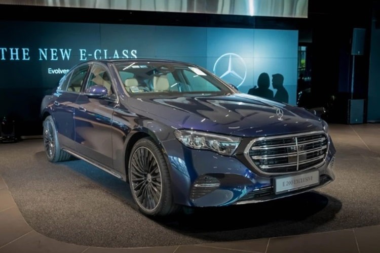 Nguoi mua E-Class cua Mercedes-Benz duoc giam toi 250 trieu dong