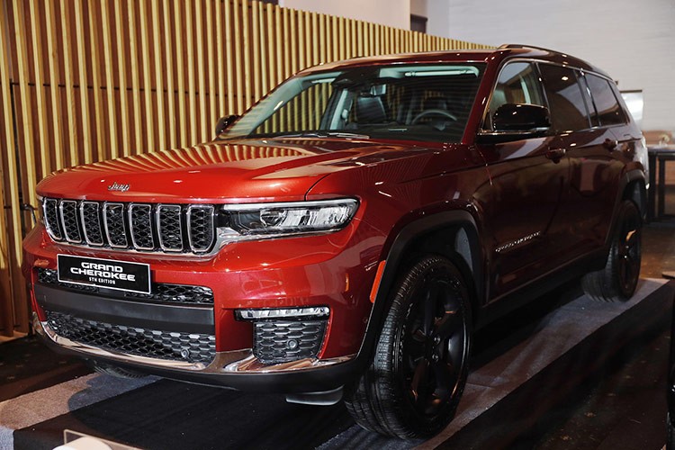 Vi sao 12 chiec xe Jeep Grand Cherokee L bi trieu hoi?