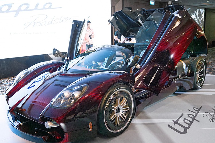 Dai gia Minh Nhua di ngam Pagani Utopia Roadster gia 378 ty