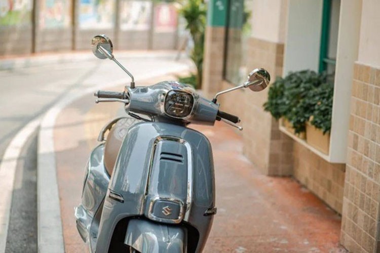 Xe ga Suzuki US125 bất ngờ nổi lên điểm nhấn độc đáo giá chỉ 35 triệu đồng - Hình 3 Xe ga Suzuki US125 bat ngo noi len diem nhan doc dao gia chi 35 trieu dong-Hinh-3