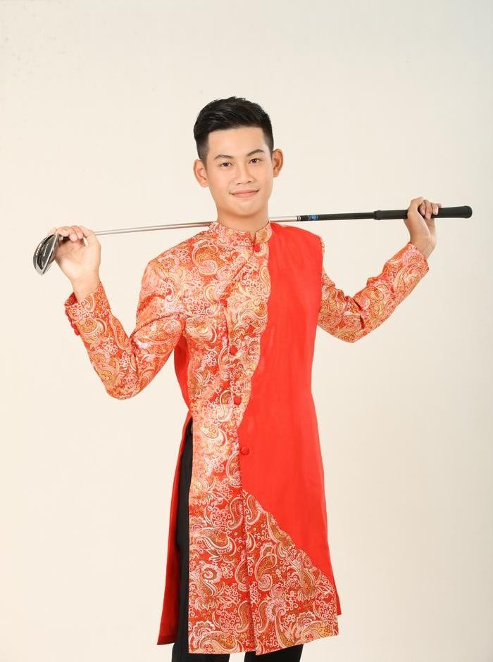 Hot boy lang golf khien chi em muon 