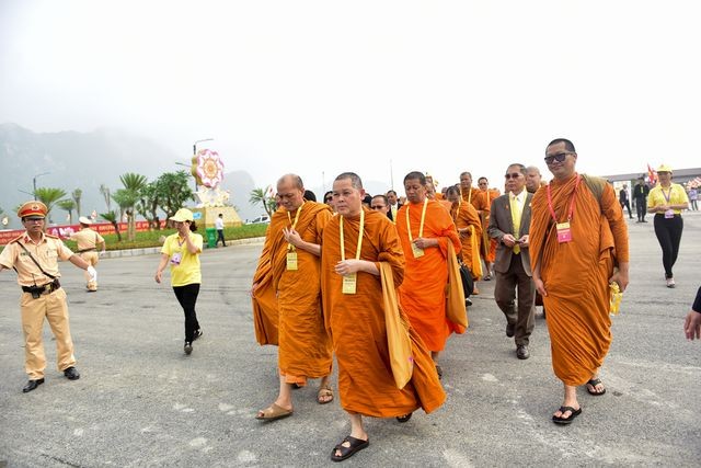 Hang ngan nguoi ve du Dai le Phat dan Lien Hop Quoc - Vesak 2019-Hinh-12