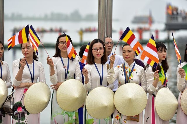 Hang ngan nguoi ve du Dai le Phat dan Lien Hop Quoc - Vesak 2019-Hinh-6